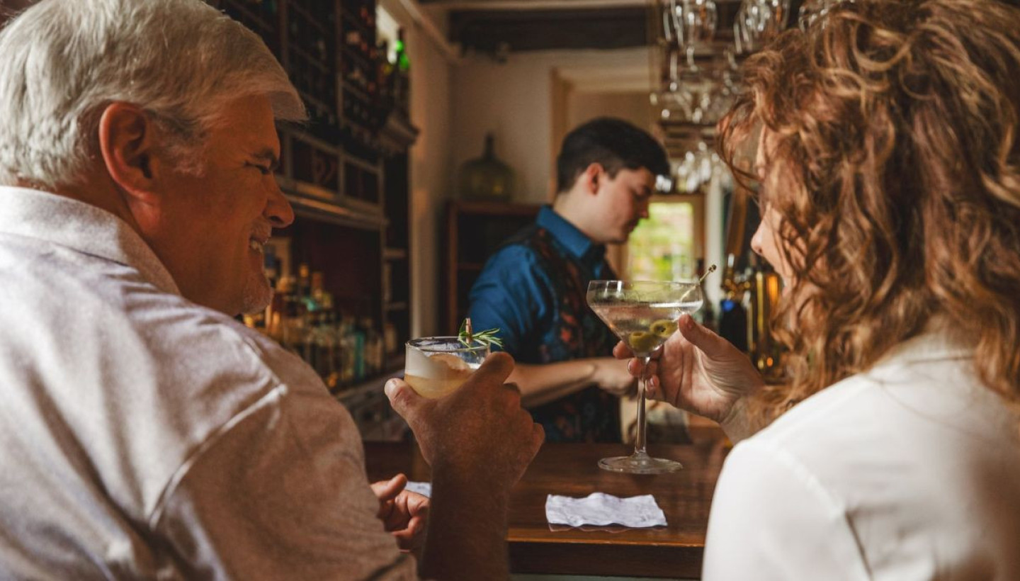cocktails at the general lewis inn